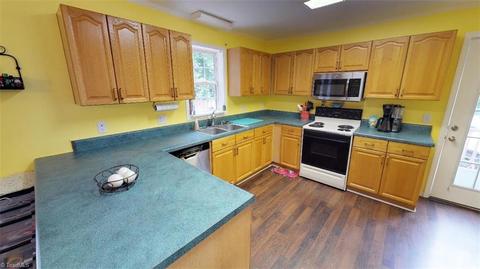 219 Ryan St, Dobson, NC 27017 photo 8