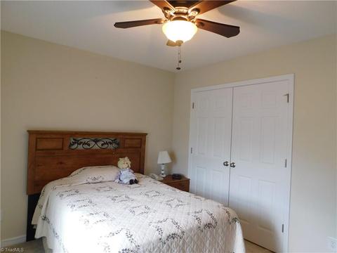 121 Castleton Dr, Thomasville, NC 27360 photo 10