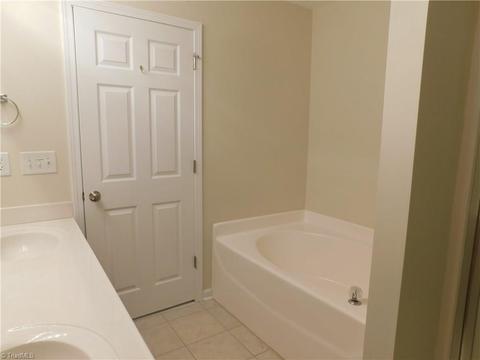 121 Castleton Dr, Thomasville, NC 27360 photo 15