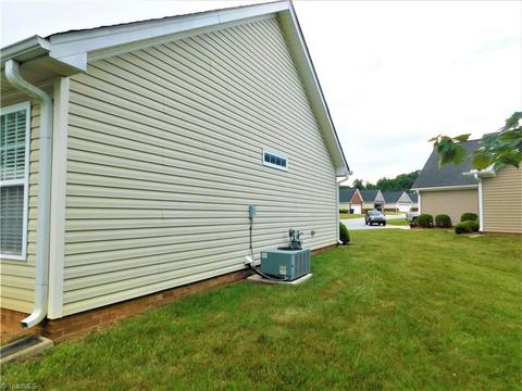 121 Castleton Dr, Thomasville, NC 27360 photo 19