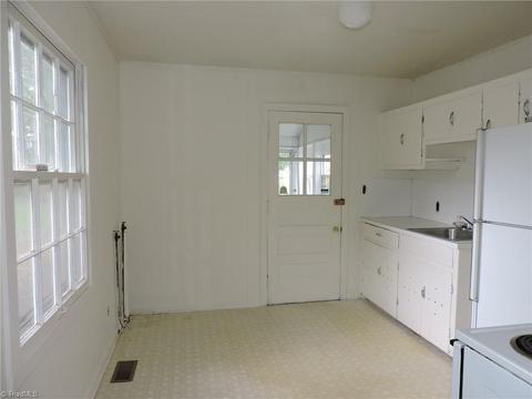 616 Hedrick Ave, High Point, NC 27262 photo 9