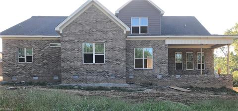 210 Pinnacle Dr, High Point, NC 27265 photo 2