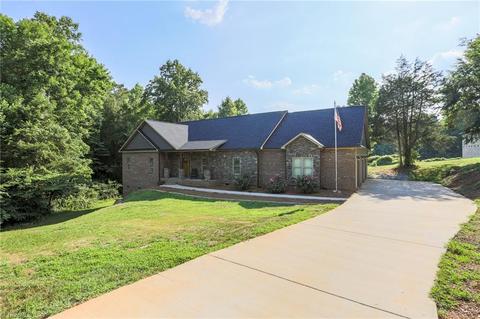 3089 Autumn Acres Ln, Trinity, NC 27370 photo 2