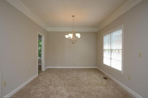 918 Flicker Ln, High Point, NC 27262 photo 8