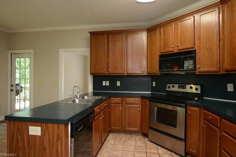 918 Flicker Ln, High Point, NC 27262 photo 12