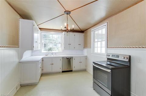 710 Brookside Dr, High Point, NC 27262 photo 8