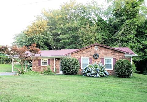 329 Mountainbrook Dr, King, NC 27021 photo 1