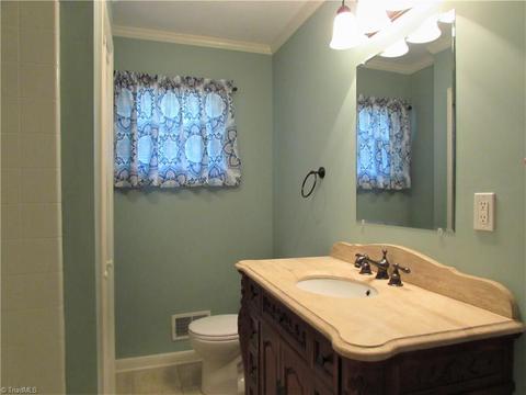 1602 Wendover Dr, High Point, NC 27262 photo 16