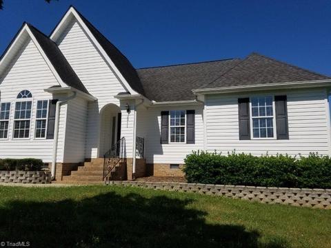 2911 Clear Ridge Dr, Trinity, NC 27370 photo 2