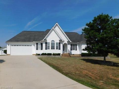 2911 Clear Ridge Dr, Trinity, NC 27370 photo 1