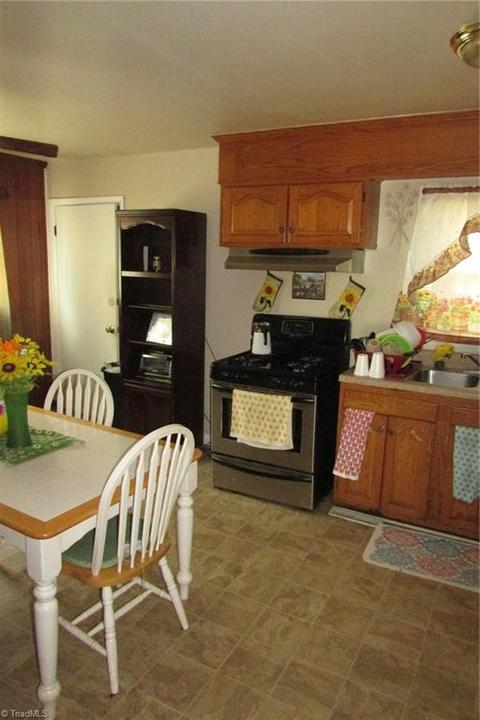 1731 Cedrow Dr, High Point, NC 27260 photo 9