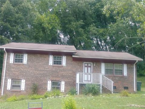 1021 Pine Ln, Eden, NC 27288 photo 1