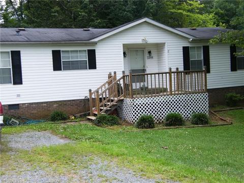 1244 High Bridge Rd, Pinnacle, NC 27043 photo 2