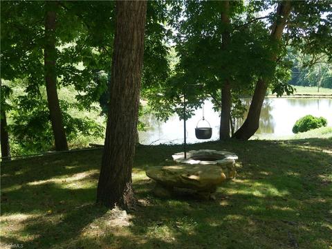 1676 Ray Loop Rd, Westfield, NC 27053 photo 4
