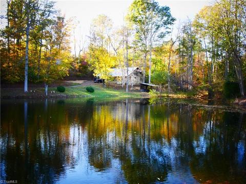 1676 Ray Loop Rd, Westfield, NC 27053 photo 1