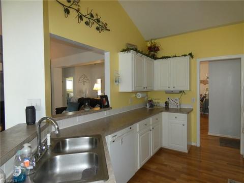 136 Willow Bend Dr, King, NC 27021 photo 8