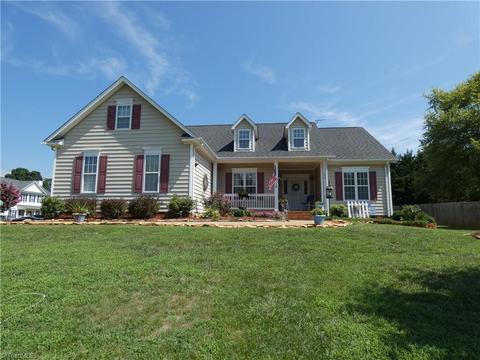 136 Willow Bend Dr, King, NC 27021 photo 1