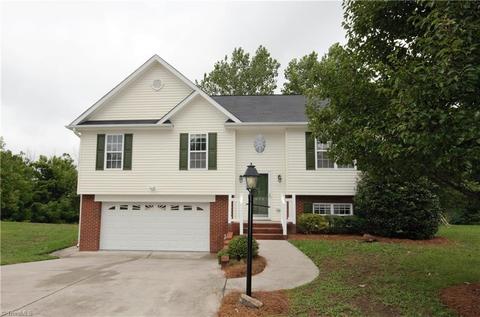 618 Three Oaks Dr, High Point, NC 27265 photo 3