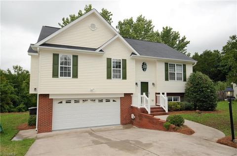 618 Three Oaks Dr, High Point, NC 27265 photo 2