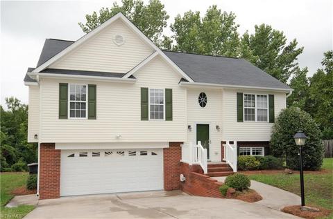 618 Three Oaks Dr, High Point, NC 27265 photo 1
