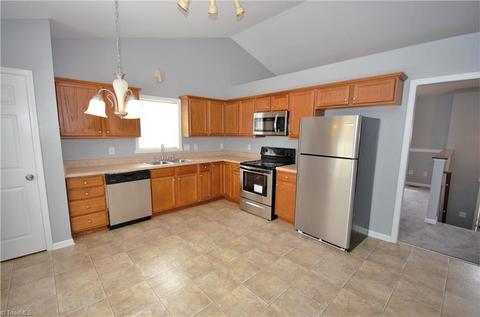 618 Three Oaks Dr, High Point, NC 27265 photo 8