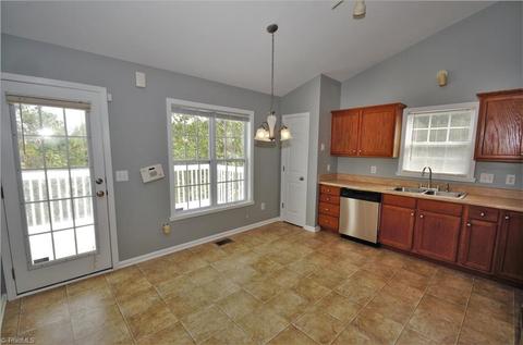 618 Three Oaks Dr, High Point, NC 27265 photo 9