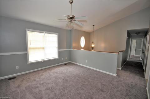 618 Three Oaks Dr, High Point, NC 27265 photo 5