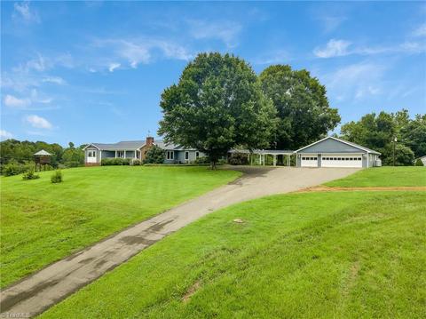 1266 Carson Watts Rd, King, NC 27021 photo 2