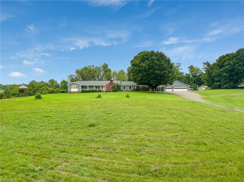 1266 Carson Watts Rd, King, NC 27021 photo 1