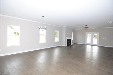 301 Rollingbrook Ct, Clemmons, NC 27012 photo 2
