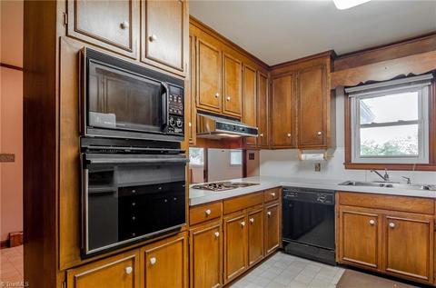1420 Coventry Rd, High Point, NC 27262 photo 10