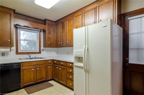 1420 Coventry Rd, High Point, NC 27262 photo 9