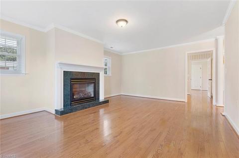 408 West St, King, NC 27021 photo 4