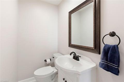 408 West St, King, NC 27021 photo 9