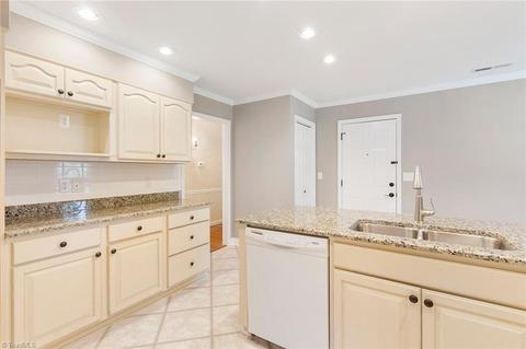 408 West St, King, NC 27021 photo 11