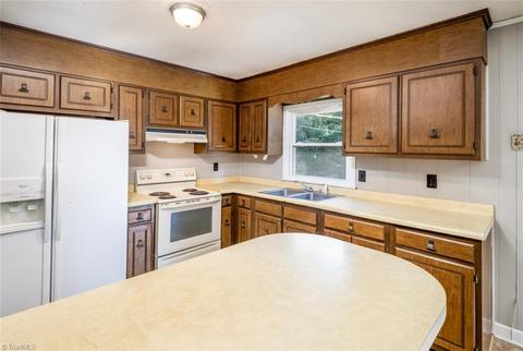 231 Pilotview Loop, Madison, NC 27025 photo 10