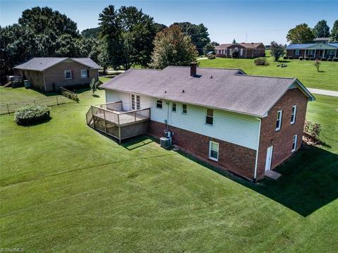 231 Pilotview Loop, Madison, NC 27025 photo 5
