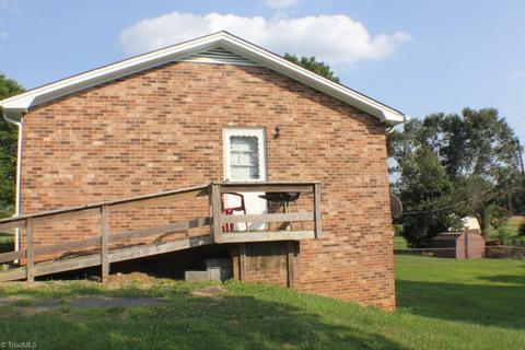 167 Dalsher Ave, Pilot Mountain, NC 27041 photo 4