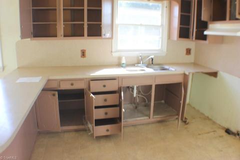 167 Dalsher Ave, Pilot Mountain, NC 27041 photo 6