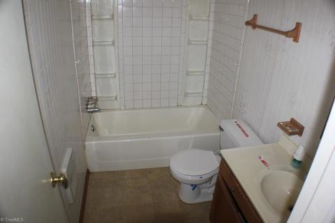 167 Dalsher Ave, Pilot Mountain, NC 27041 photo 9