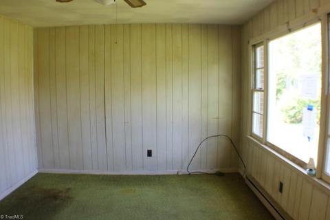 167 Dalsher Ave, Pilot Mountain, NC 27041 photo 5