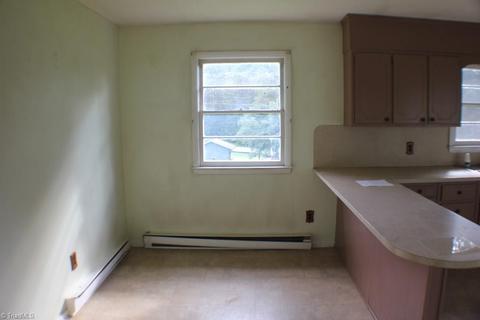 167 Dalsher Ave, Pilot Mountain, NC 27041 photo 7
