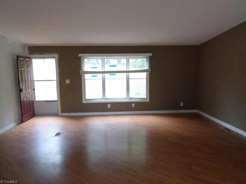 307 Hauser Rd, Pinnacle, NC 27043 photo 2