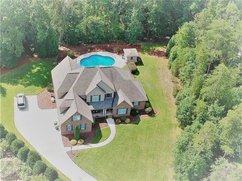111 Lost Tree Ln, High Point, NC 27265 photo 2