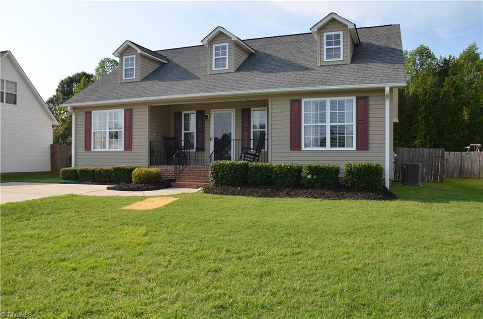  205 Princeton Xing, Thomasville, NC 27360 photo 3