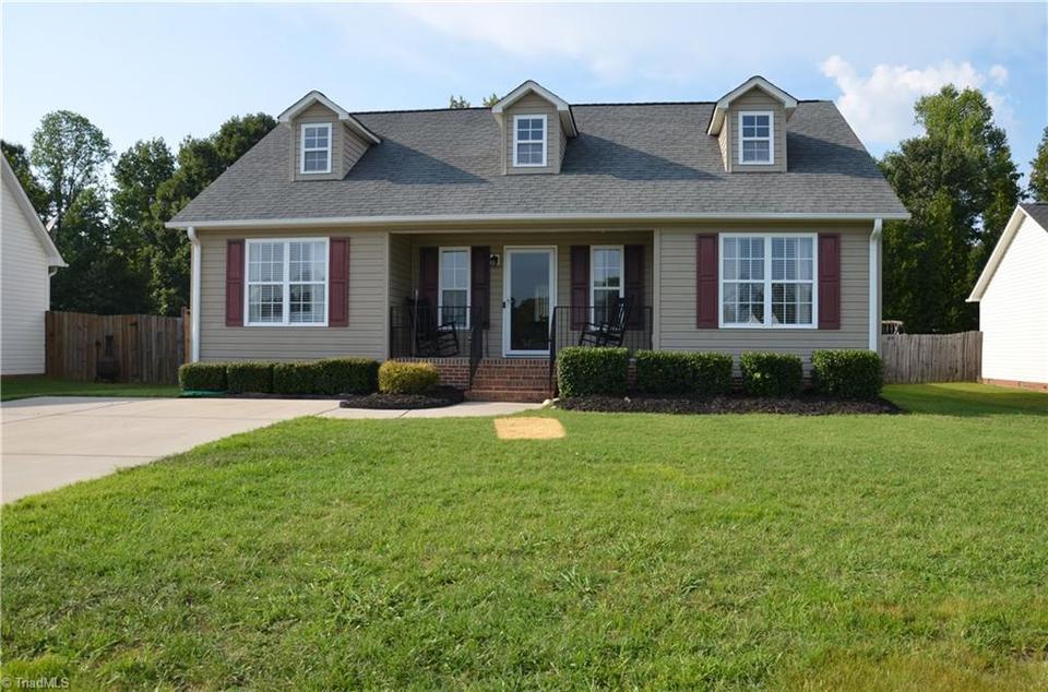  205 Princeton Xing, Thomasville, NC 27360 photo 2