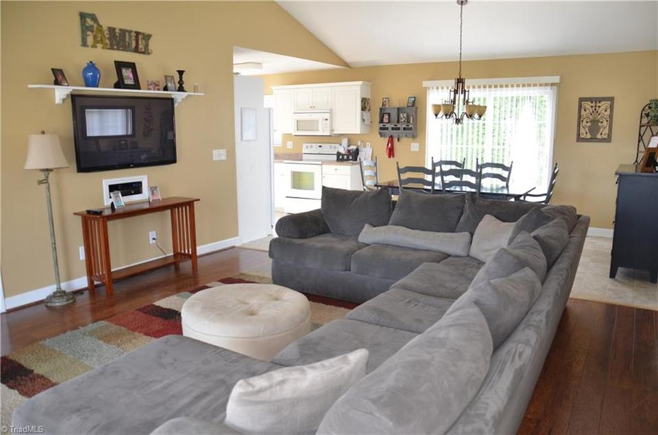  205 Princeton Xing, Thomasville, NC 27360 photo 6
