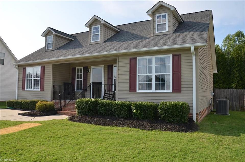  205 Princeton Xing, Thomasville, NC 27360 photo 4