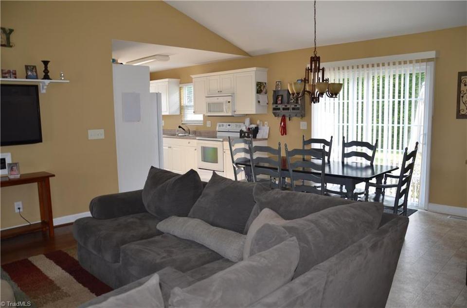  205 Princeton Xing, Thomasville, NC 27360 photo 8