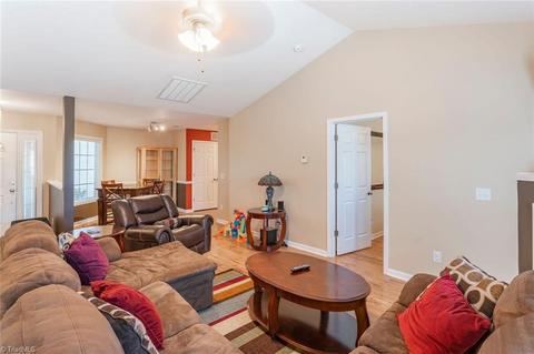 677 Chas Ct, High Point, NC 27265 photo 3